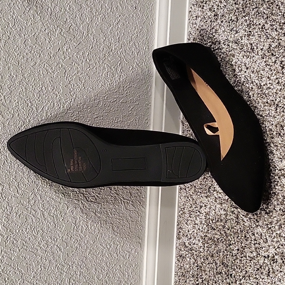 Basic black flats 🖤